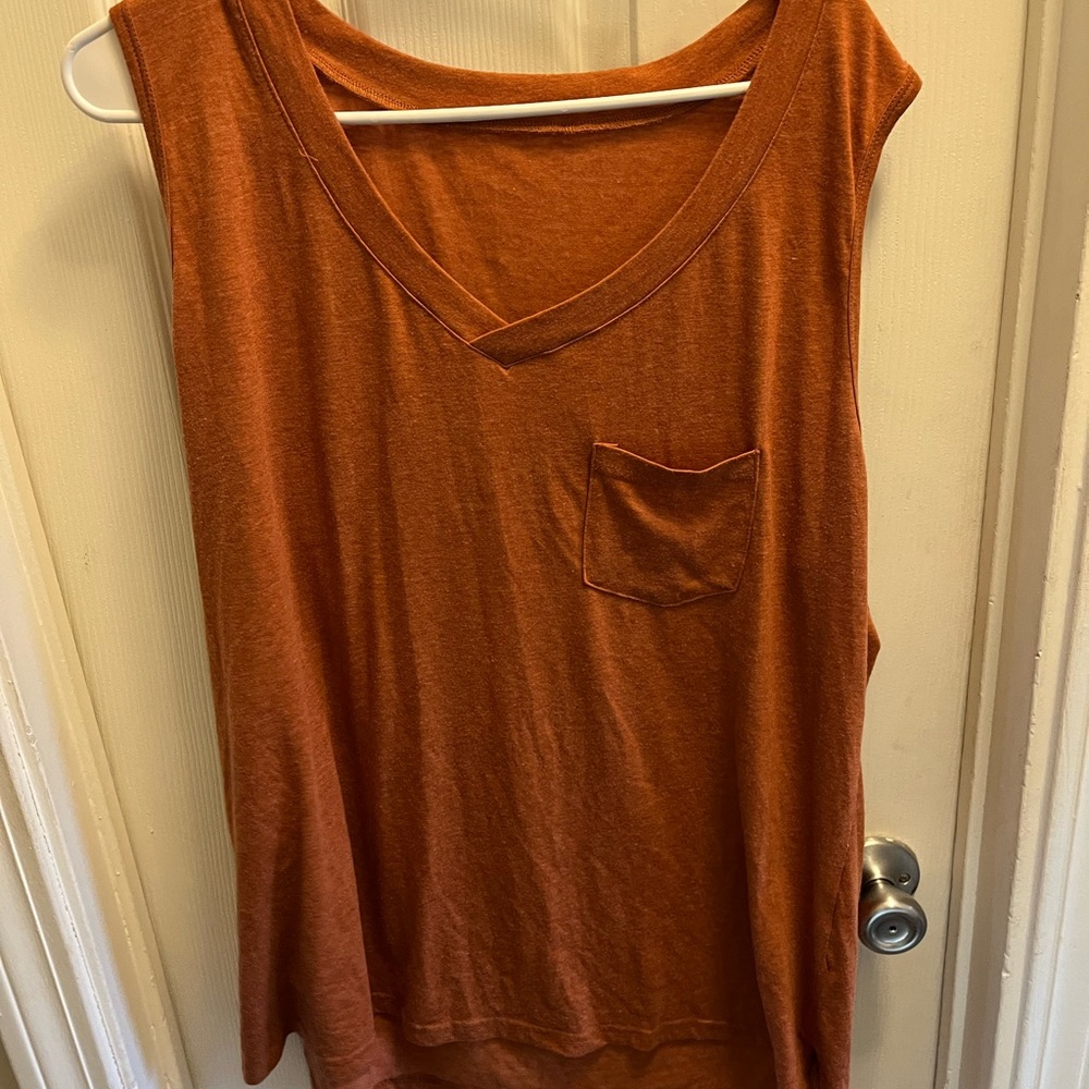 V-neck tank, super soft, in rust color